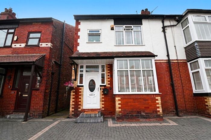 3 Bedroom Semi-Detached House For Sale In Hayfield Road, Salford, M6