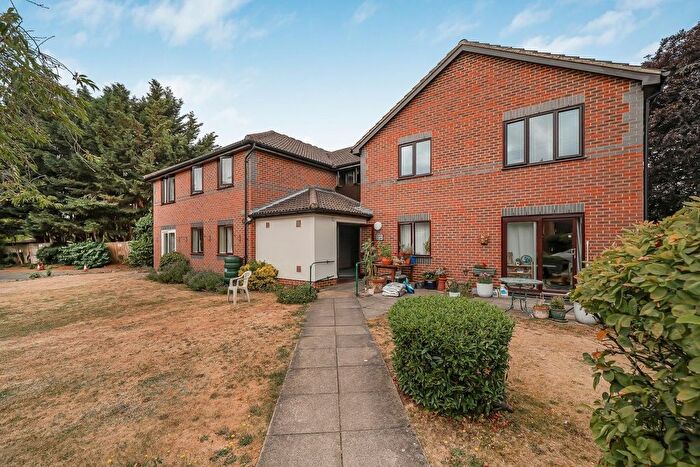 2 Bedroom Property For Sale In The Doultons, Octavia Way, Staines-Upon-Thames, TW18