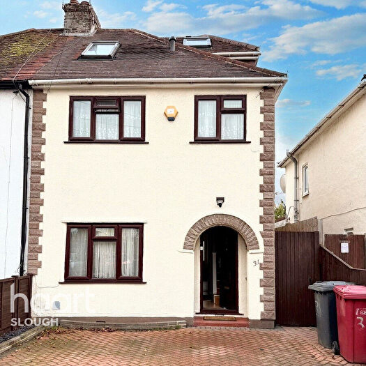 4 Bedroom Semi Detached House For Sale In Charter Road, Slough, SL1