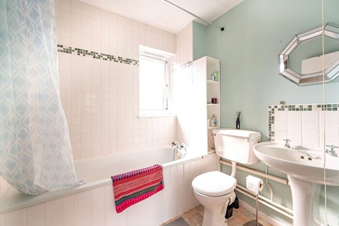1 Bedroom Flat For Sale In Gabriels Close, Leytonstone, London, E11