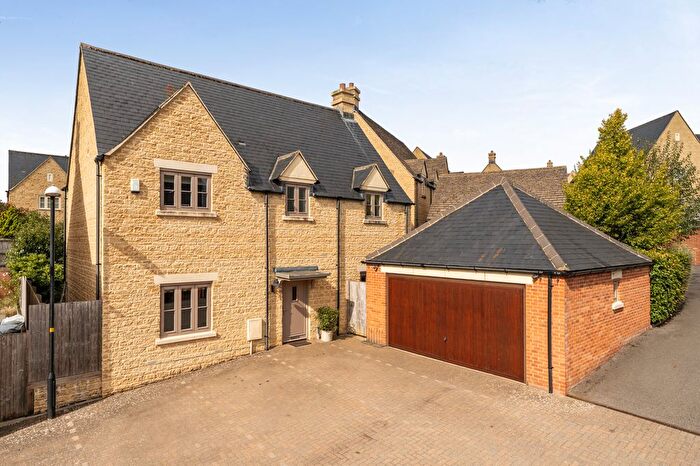4 Bedroom Detached House For Sale In Griffiths Close, Cirencester, GL7