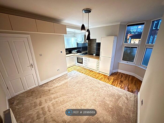 2 Bedroom Flat To Rent In Holmhead Place, Glasgow, G44