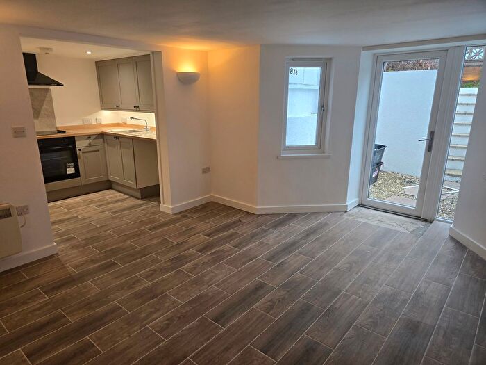 2 Bedroom Flat To Rent In Torquay Road, Paignton, TQ3