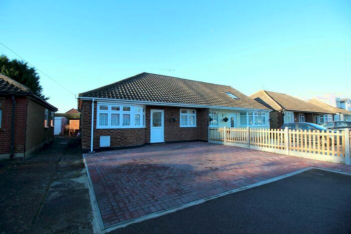 3 Bedroom Bungalow To Rent In Frithwood Close, Billericay CM12