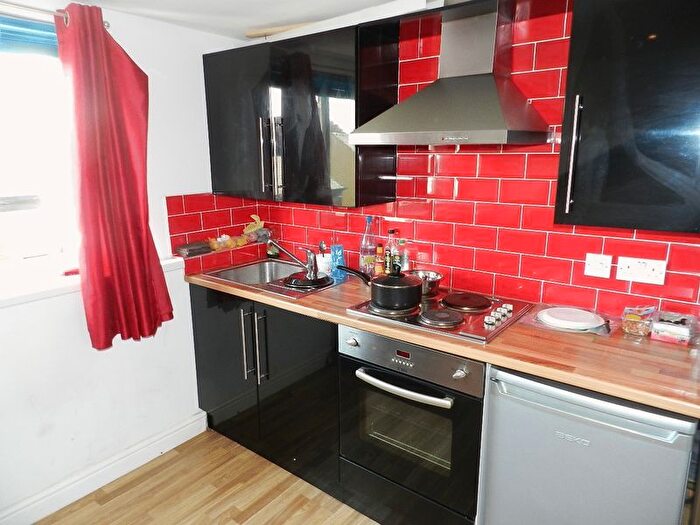 1 Bedroom Flat To Rent In Autumn Grove, Hyde Park, Leeds, LS6