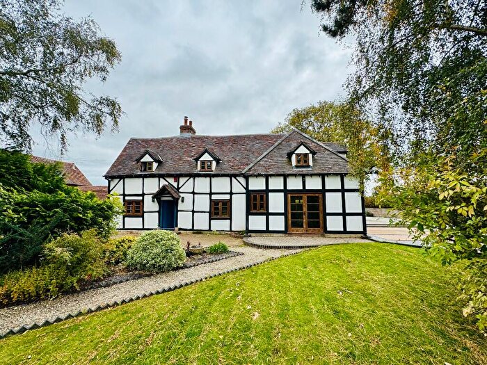 4 Bedroom Detached House For Sale In Bradnocks Marsh Lane, B92