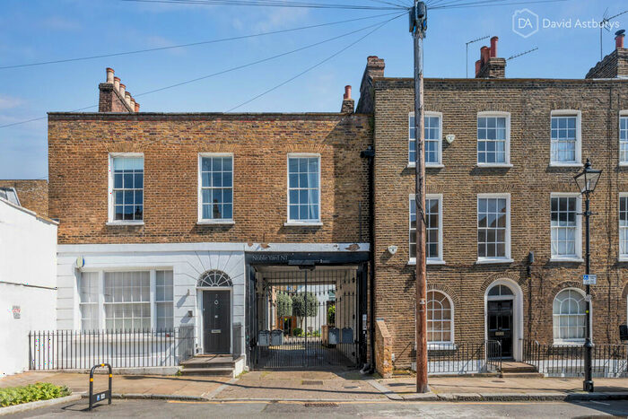 Apartment For Sale In Charlton Place, Angel, London, N1