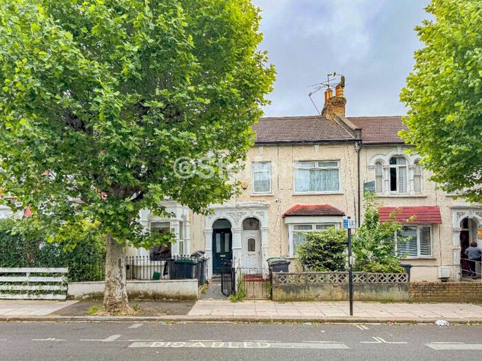 3 Bedroom Apartment To Rent In Belmont Road, London, N15