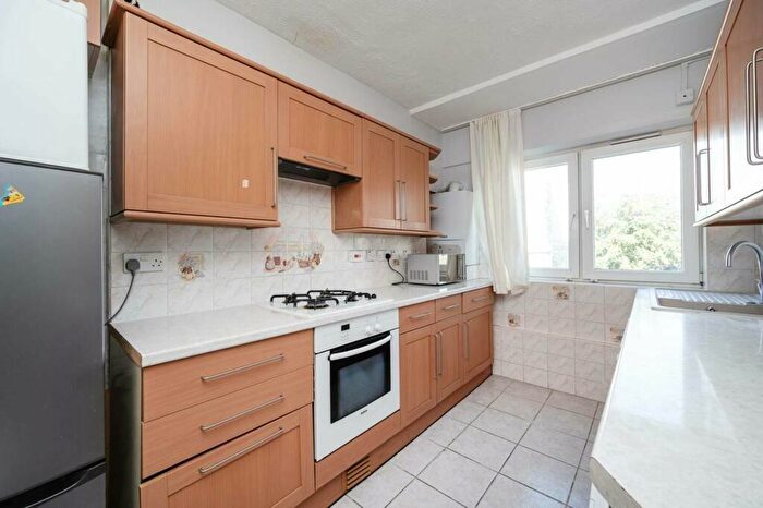 3 Bedroom Flat To Rent In Grimthorpe House, Percival Street, Angel, EC1V
