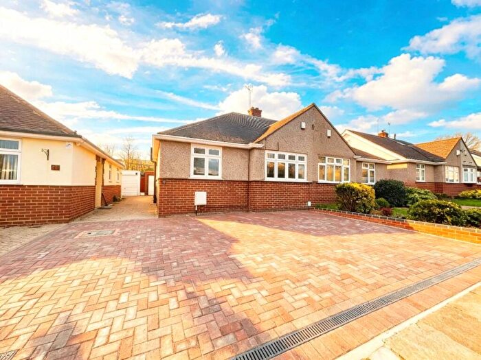 2 Bedroom Bungalow To Rent In Rossall Close, Hornchurch, RM11