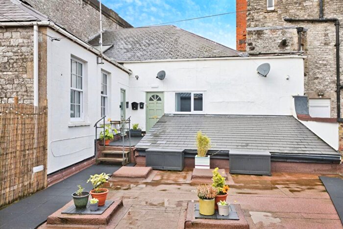 2 Bedroom Flat For Sale In High Street, Shepton Mallet, BA4