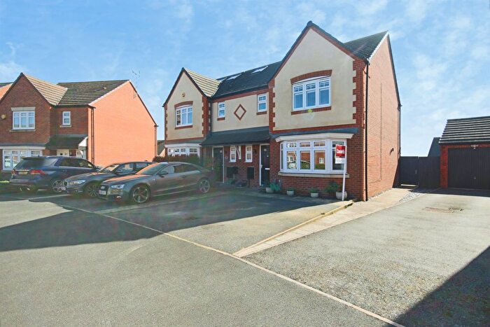 3 Bedroom Semi Detached House For Sale In Palmer Crescent, Warwick, CV34