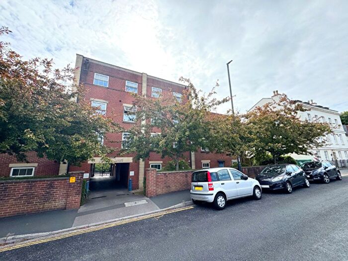 2 Bedroom Flat To Rent In Wick Road, Bristol, Somerset, BS4