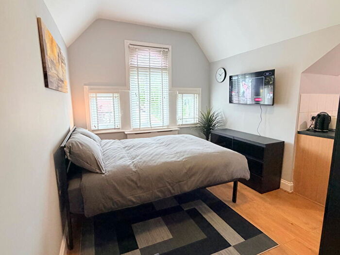 Studio To Rent In - Ashdown Road, Epsom, Surrey, KT17