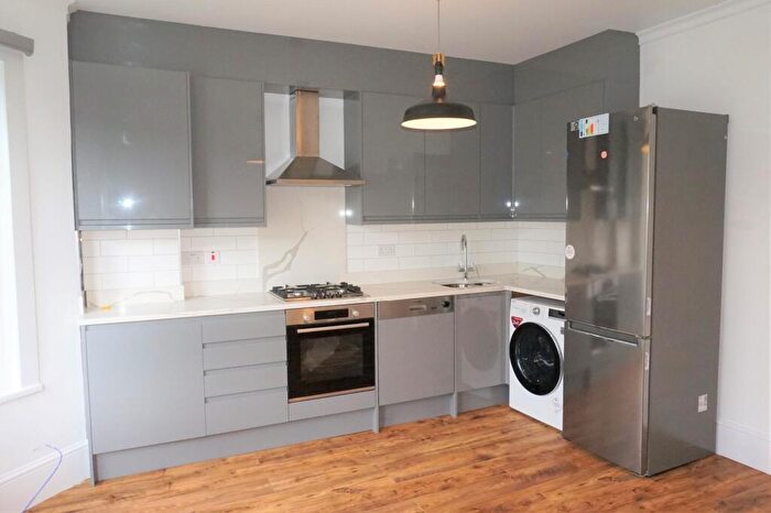2 Bedroom Flat To Rent In Cromer Road, Leyton, E10