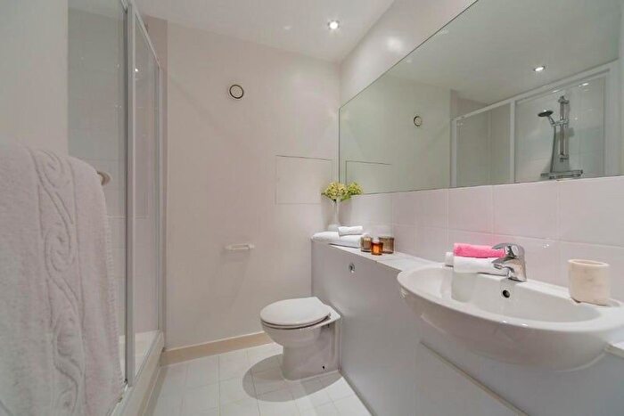 Studio To Rent In Kilburn High Road, NW6