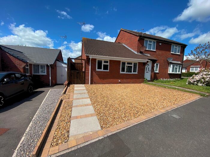 2 Bedroom Bungalow To Rent In Cheshire Close, Yate, Bristol, BS37