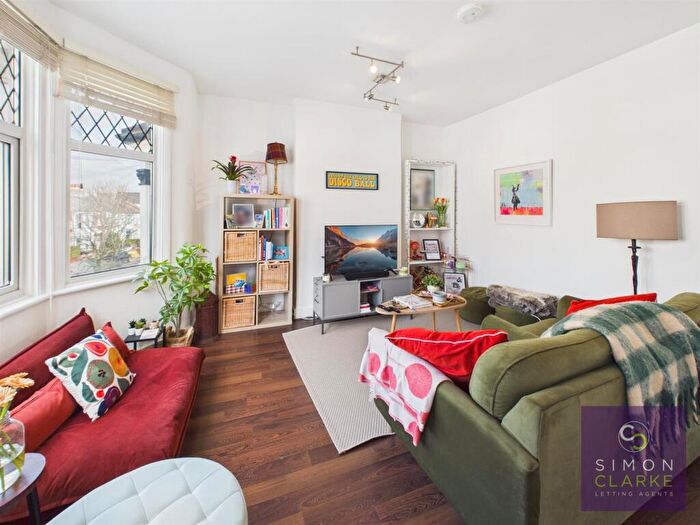 1 Bedroom Flat To Rent In Beresford Road, Haringey, N8