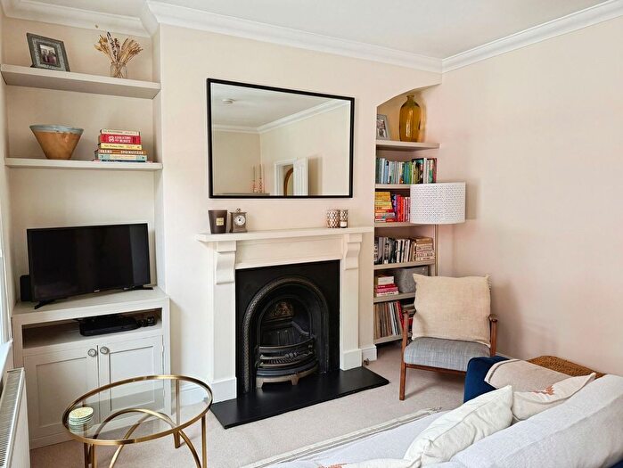 2 Bedroom Flat For Sale In Glengall Road, London, SE15