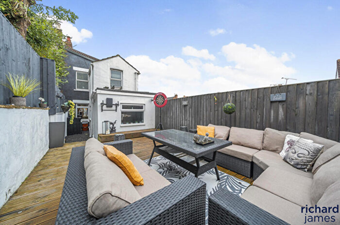 3 Bedroom End Of Terrace House For Sale In Prospect Hill, Old Town, Swindon, SN1