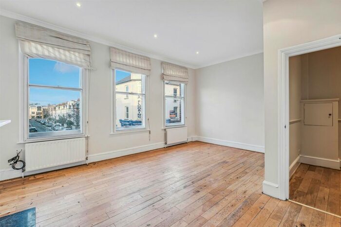 4 Bedroom Flat To Rent In New Kings Road, London, SW6