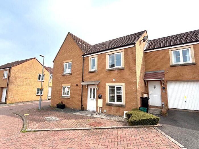 3 Bedroom Semi Detached House For Sale In Twelve Acres Close, Paulton, Bristol, BS39