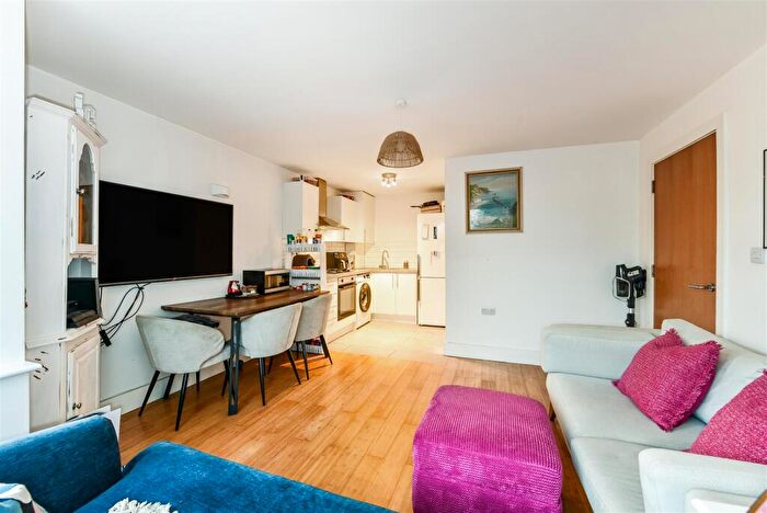 1 Bedroom Flat For Sale In Henderson Road, Southsea, PO4