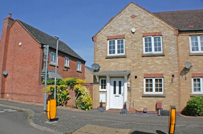 3 Bedroom End Of Terrace House For Sale In Honeymead Road, PE15