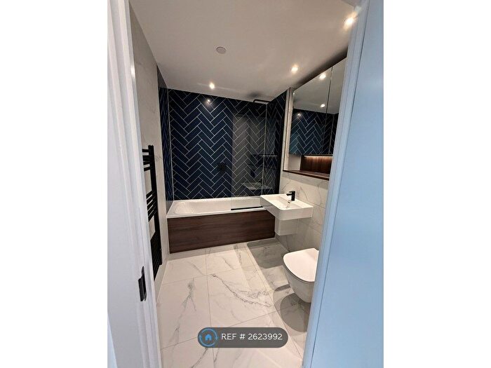 2 Bedroom Flat To Rent In Bankside Boulevard, Manchester City Centre, M3