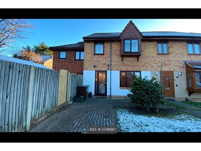 2 Bedroom Semi Detached House To Rent In Russell Way, Sutton, SM1
