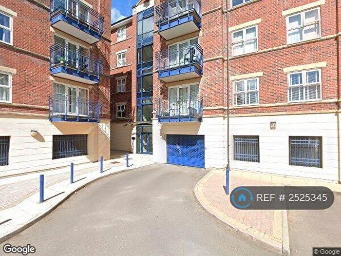 3 Bedroom Flat To Rent In Carisbrooke Road, Leeds, LS16