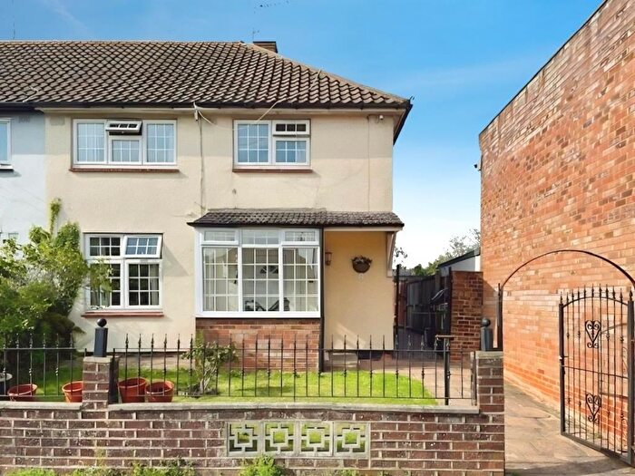 3 Bedroom Semi-Detached House To Rent In Ely Gardens, Borehamwood, WD6