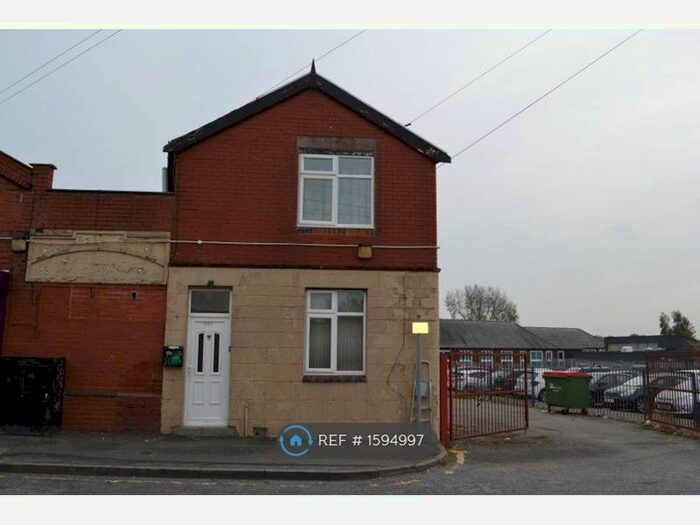 3 Bedroom End Of Terrace House To Rent In Clipsley Lane, Haydock, St. Helens, WA11