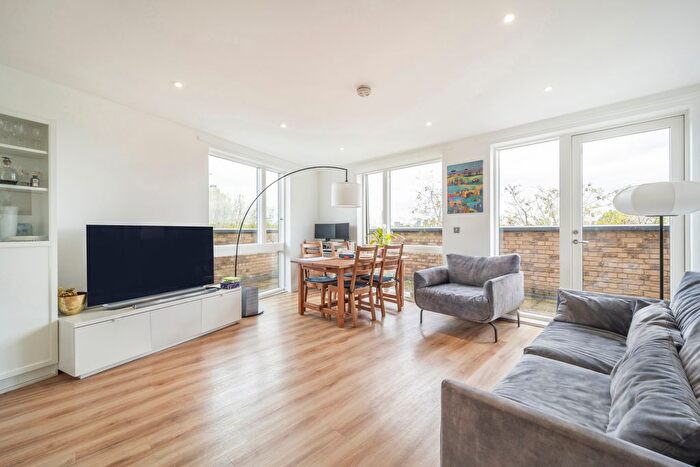 2 Bedroom Flat To Rent In Duckham Court, Nauticus Walk, E14