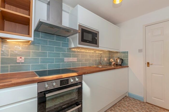 1 Bedroom Flat To Rent In Herschel Crescent, Littlemore, Oxford, OX4