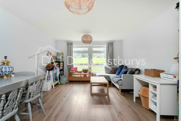 2 Bedroom Apartment To Rent In Pert Close, Muswell Hill, London, N10