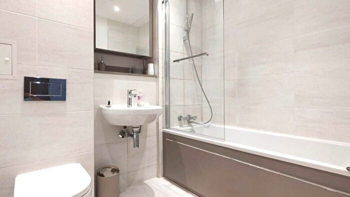 1 Bedroom Flat To Rent In Violet Road, London, E3