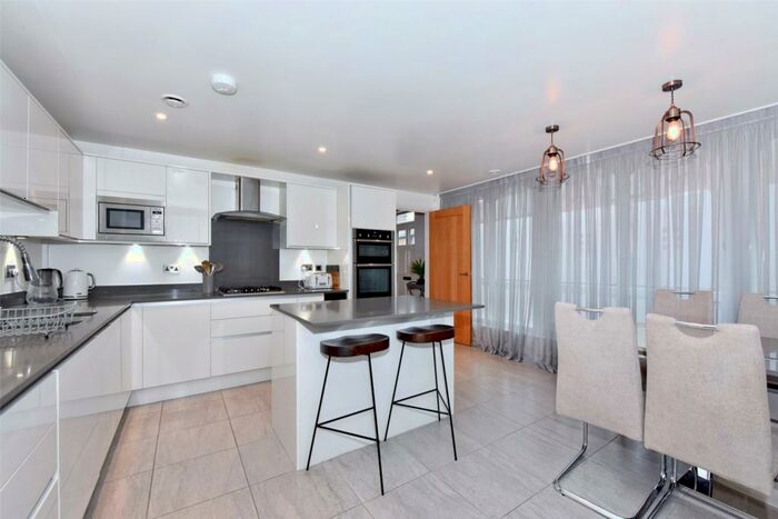 4 Bedroom End Of Terrace House To Rent In Chapel Street, Marlow, Buckinghamshire, SL7