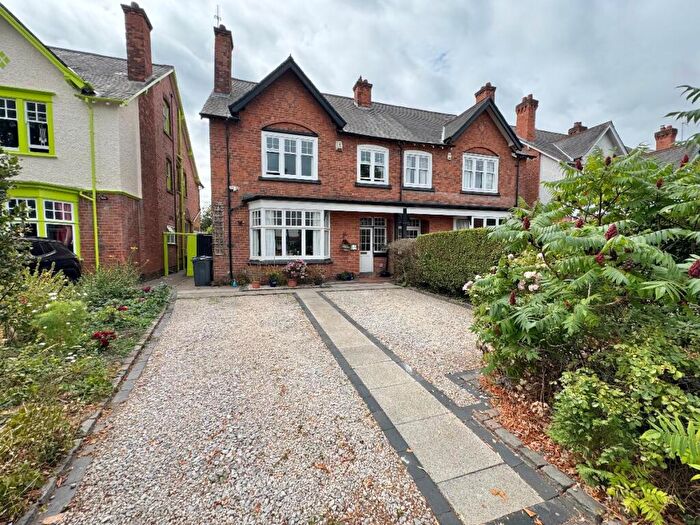 4 Bedroom Semi-Detached House For Sale In School Road, Hall Green, Birmingham, B28