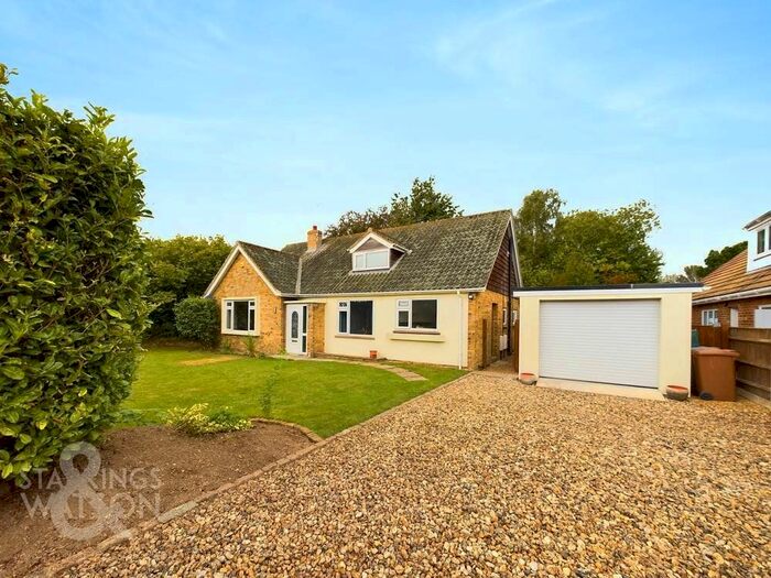 3 Bedroom Detached Bungalow To Rent In Blofield Corner Road, Blofield Heath, Norwich, NR13