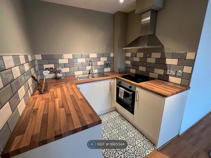 1 Bedroom Flat To Rent In Kirby Court, Newbold, Rugby, CV21