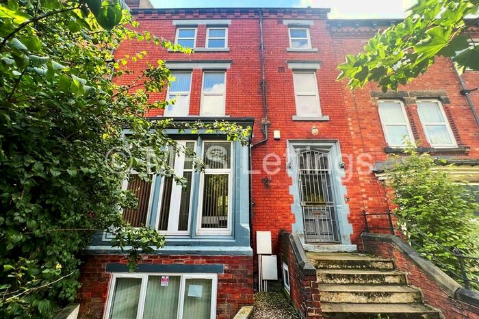 10 Bedroom Terraced House To Rent In Woodsley Road, Leeds, LS2