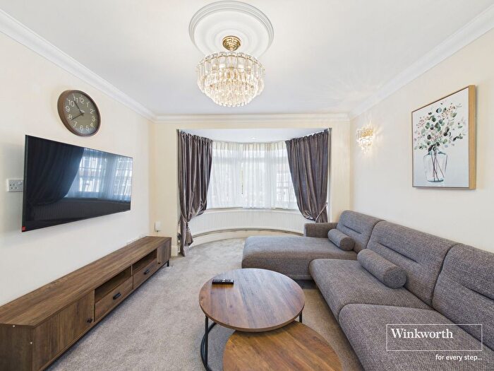 3 Bedroom Flat To Rent In Hollycroft Avenue, Wembley, HA9