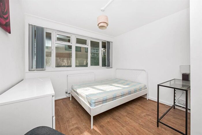5 Bedroom Apartment To Rent In Thornton House, SE17