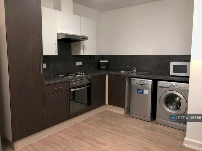 2 Bedroom Flat To Rent In Neuadd Y Castell, Bangor, LL57