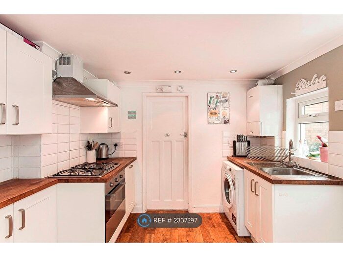 1 Bedroom Flat To Rent In Garratt Lane, London, SW17