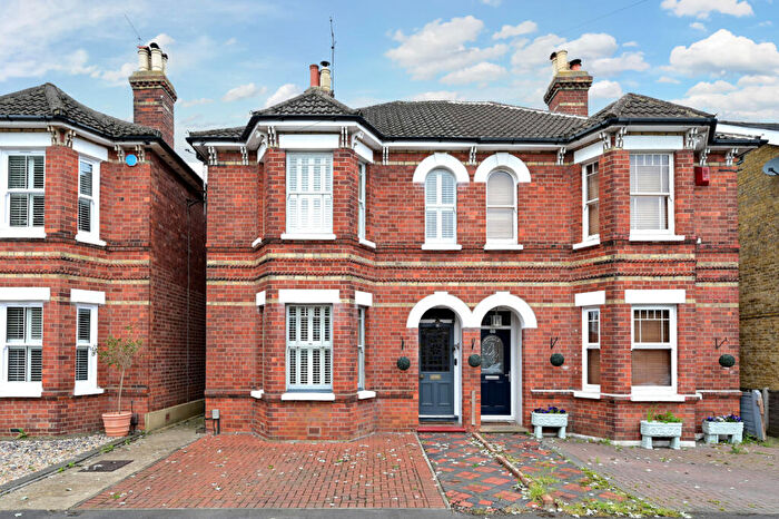 3 Bedroom Semi-Detached House For Sale In Osborne Road, Farnborough, GU14