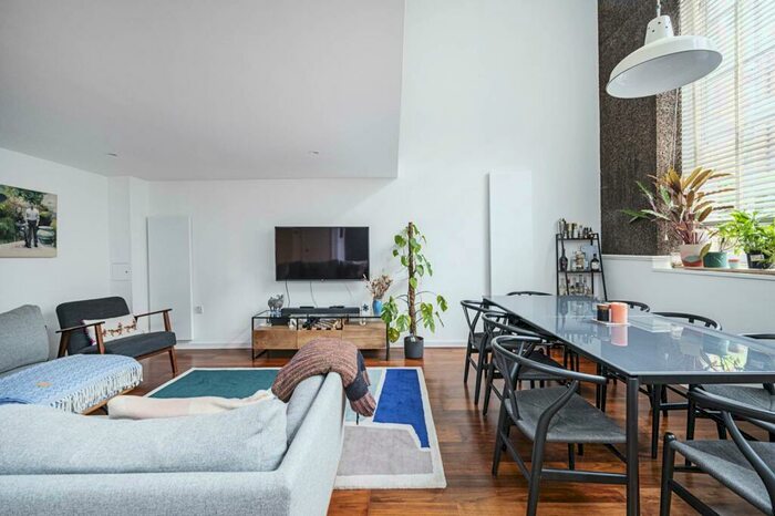 2 Bedroom Flat To Rent In Clark Street, Stepney, London, E1