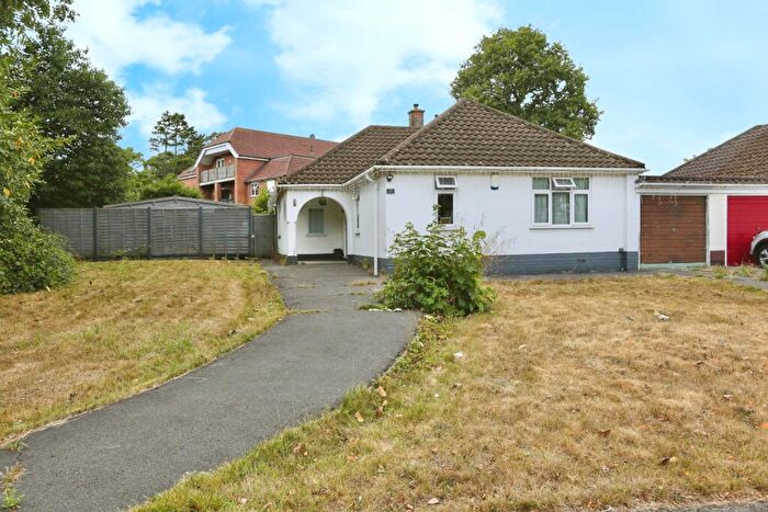 2 Bedroom Bungalow For Sale In Moorhill Gardens, Southampton, Hampshire, SO18