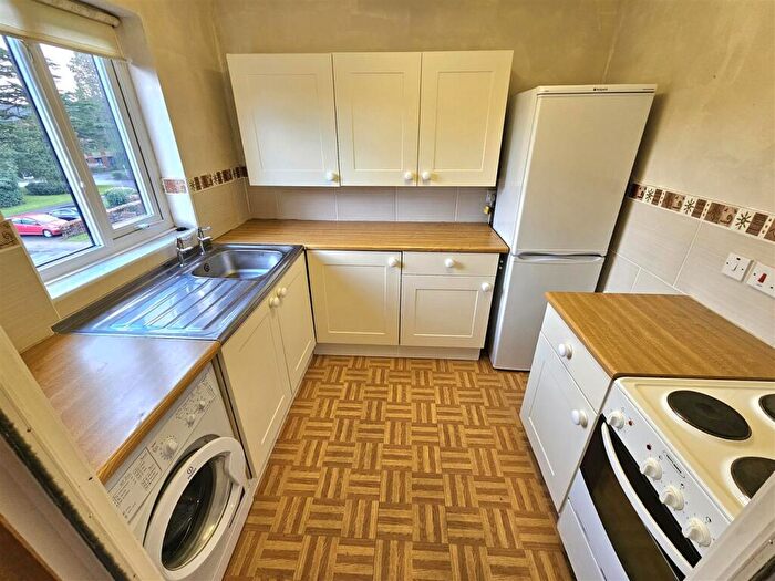 2 Bedroom Retirement Property For Sale In Kelvedon Grove, Solihull, B91